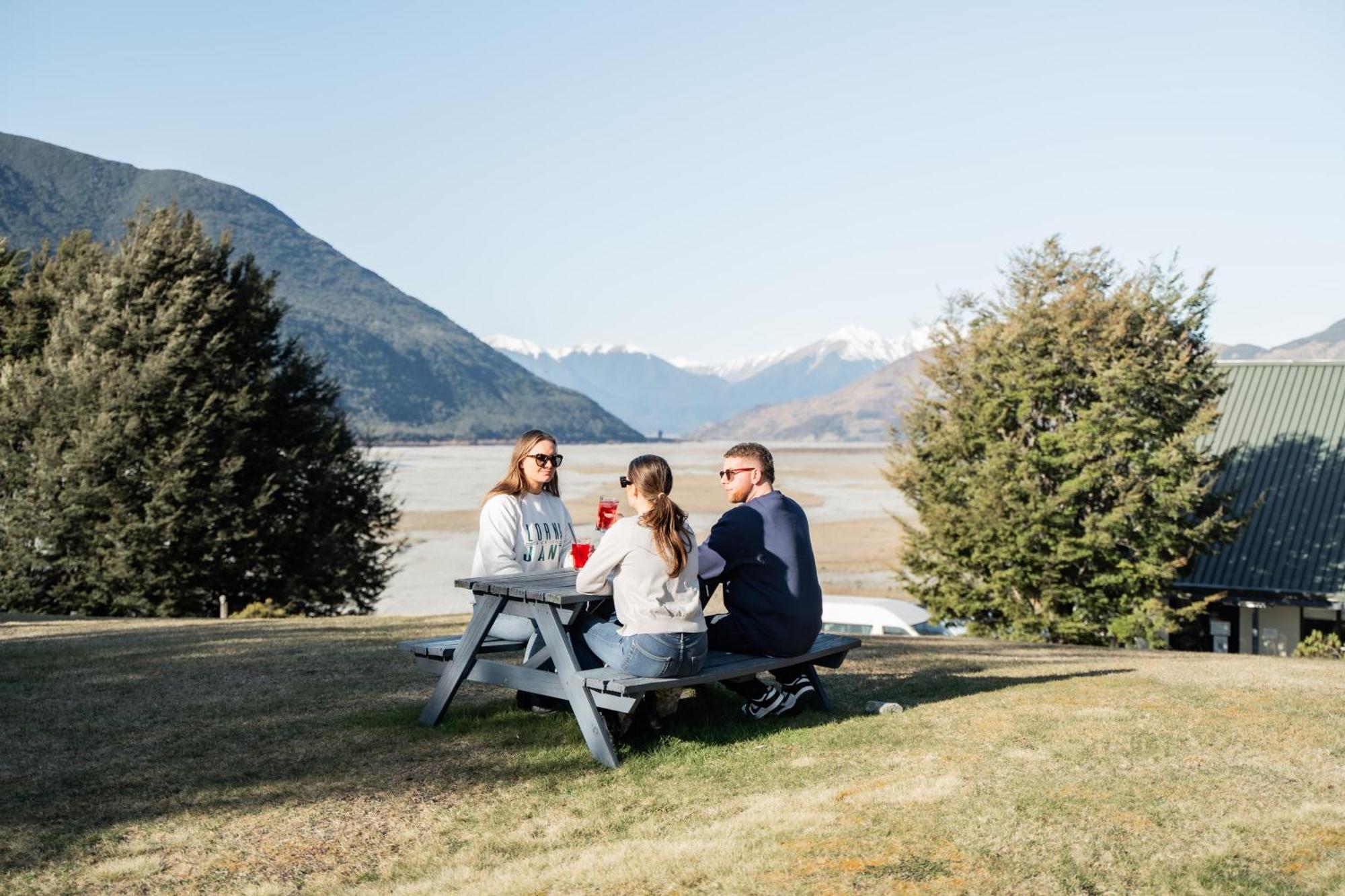 The Bealey Hotel Arthur's Pass Buitenkant foto